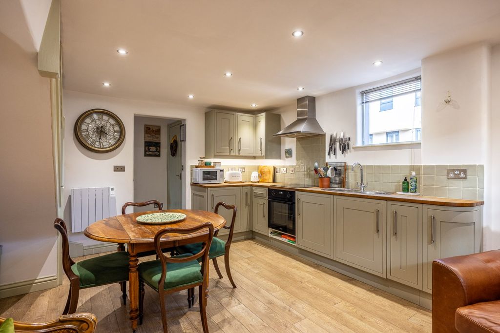 Property photo 2 of 17 Picture No. 43