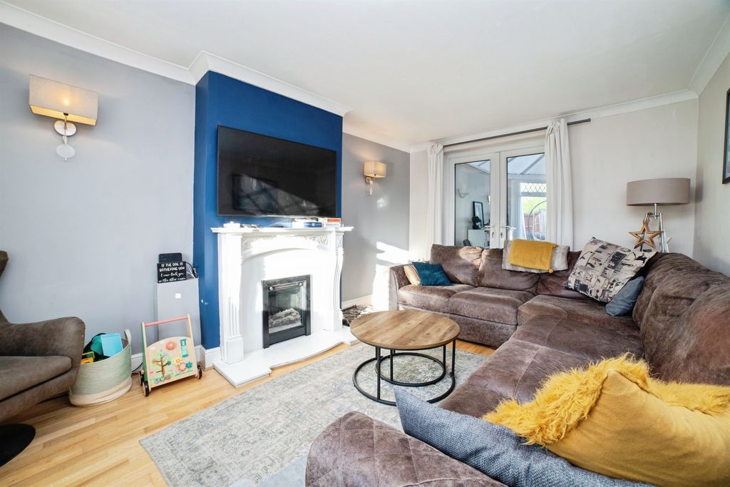 Property photo 3 of 17