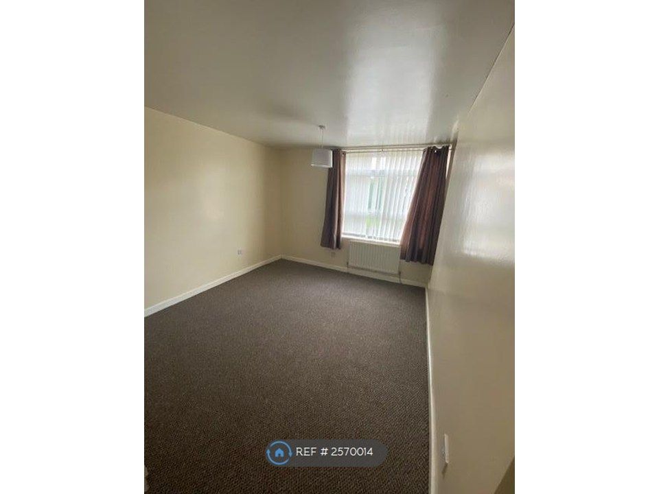 Property photo 1 of 6 Bedroom