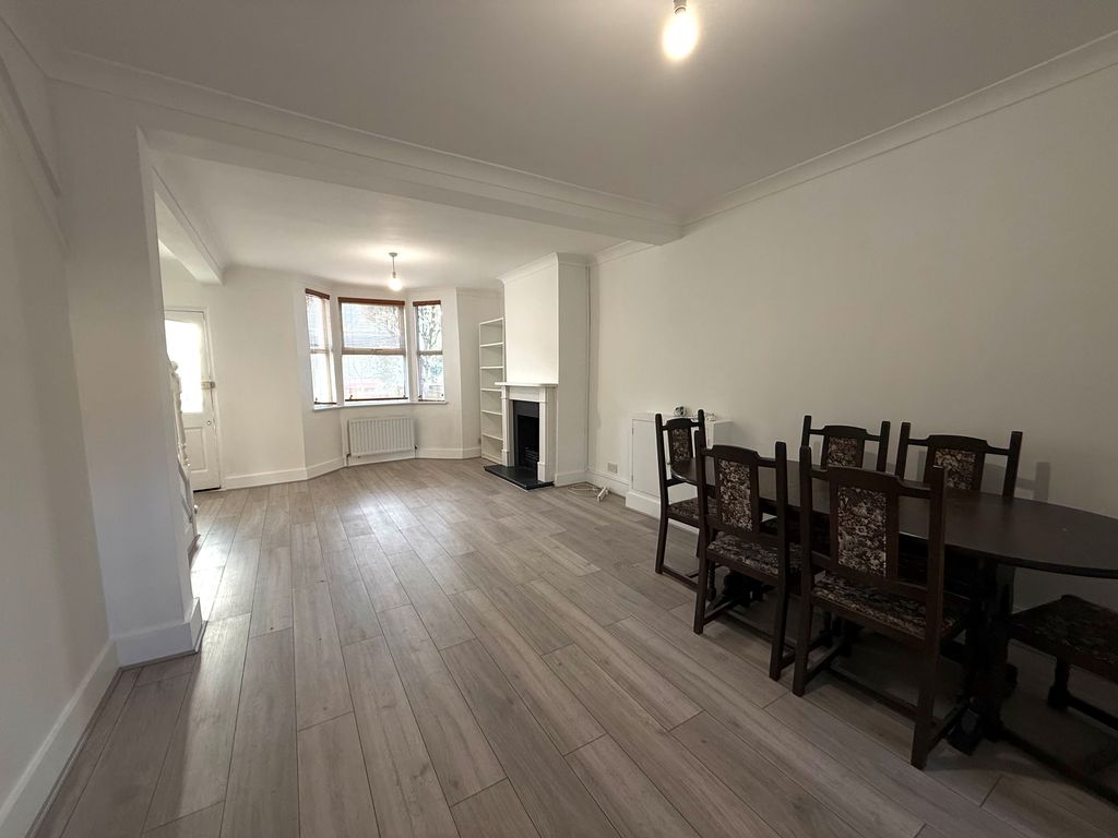 Property photo 3 of 9 Image