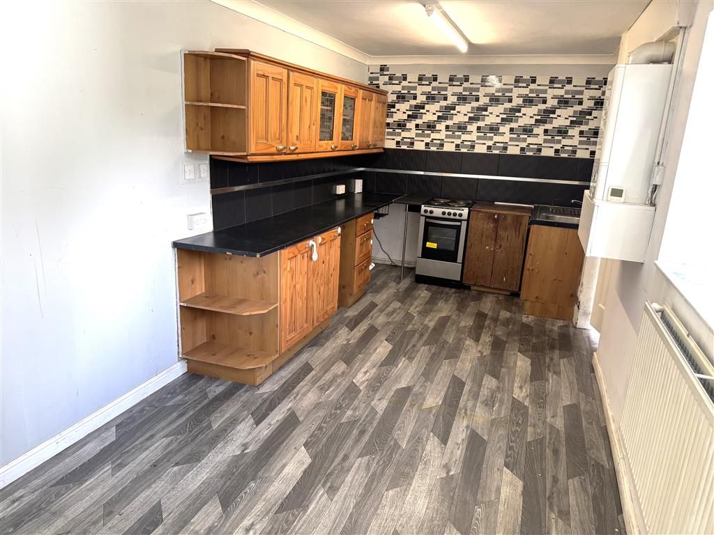 Property photo 2 of 10 Kitchen