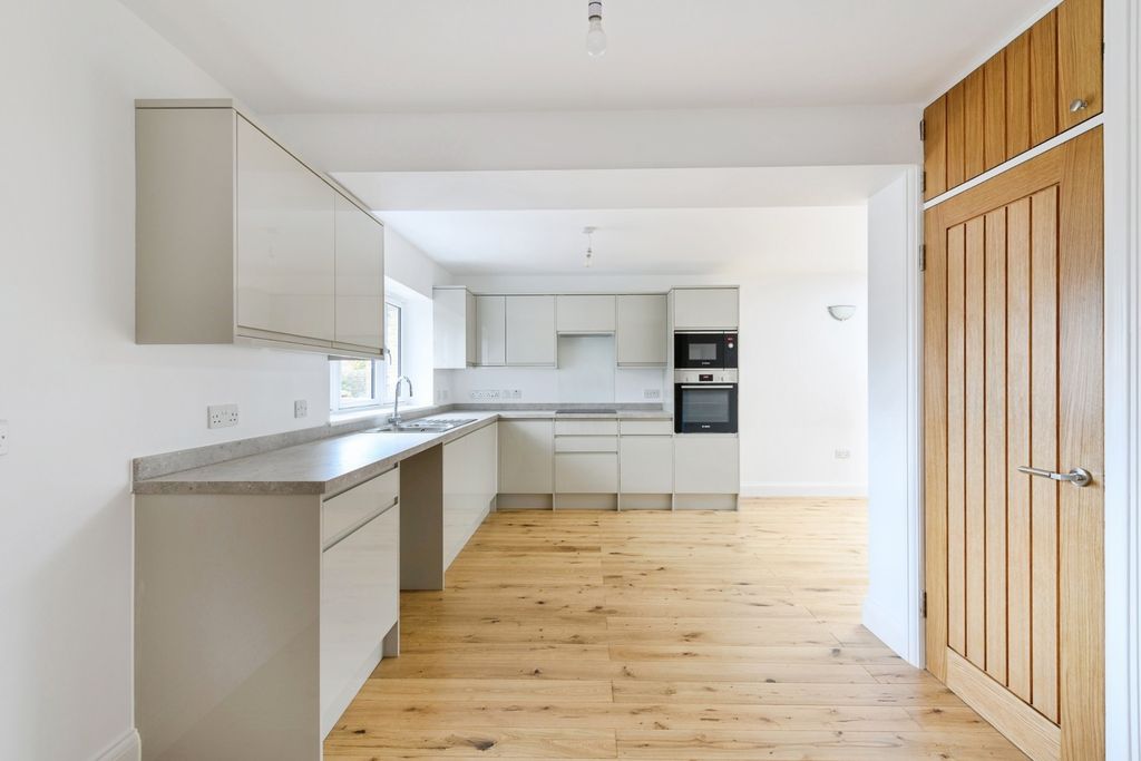 Property photo 2 of 17 Kitchen