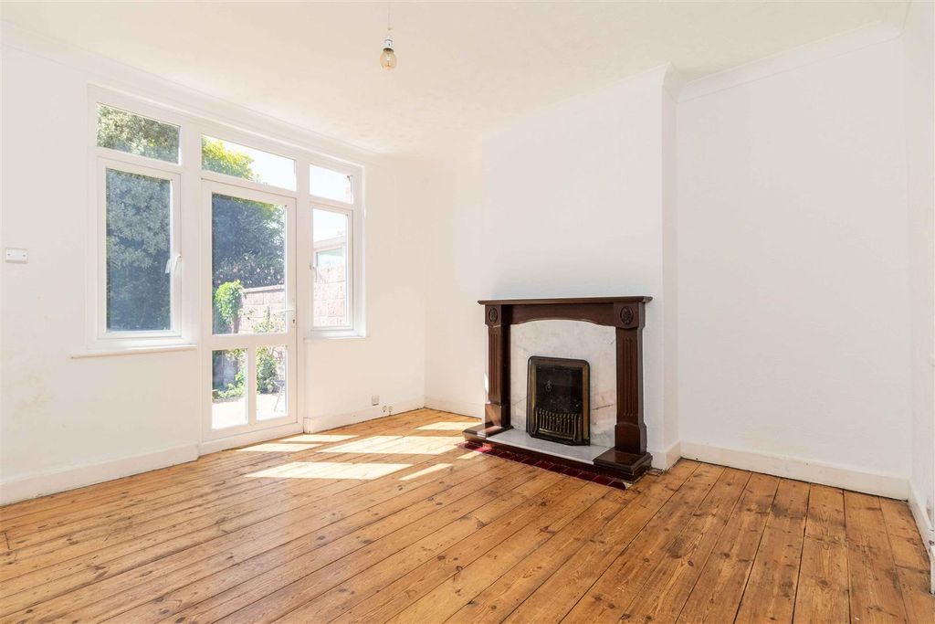 Property photo 3 of 17 Shermanbury-5.Jpg