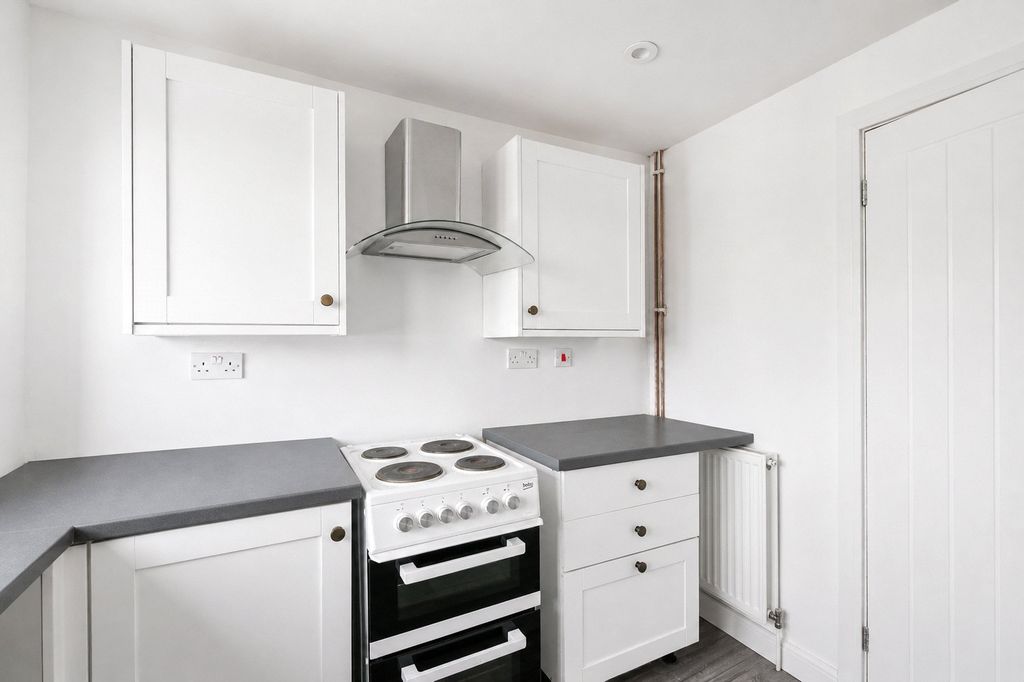 Property photo 2 of 12 Picture No. 18