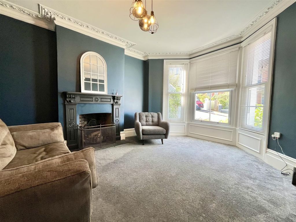 Property photo 2 of 36