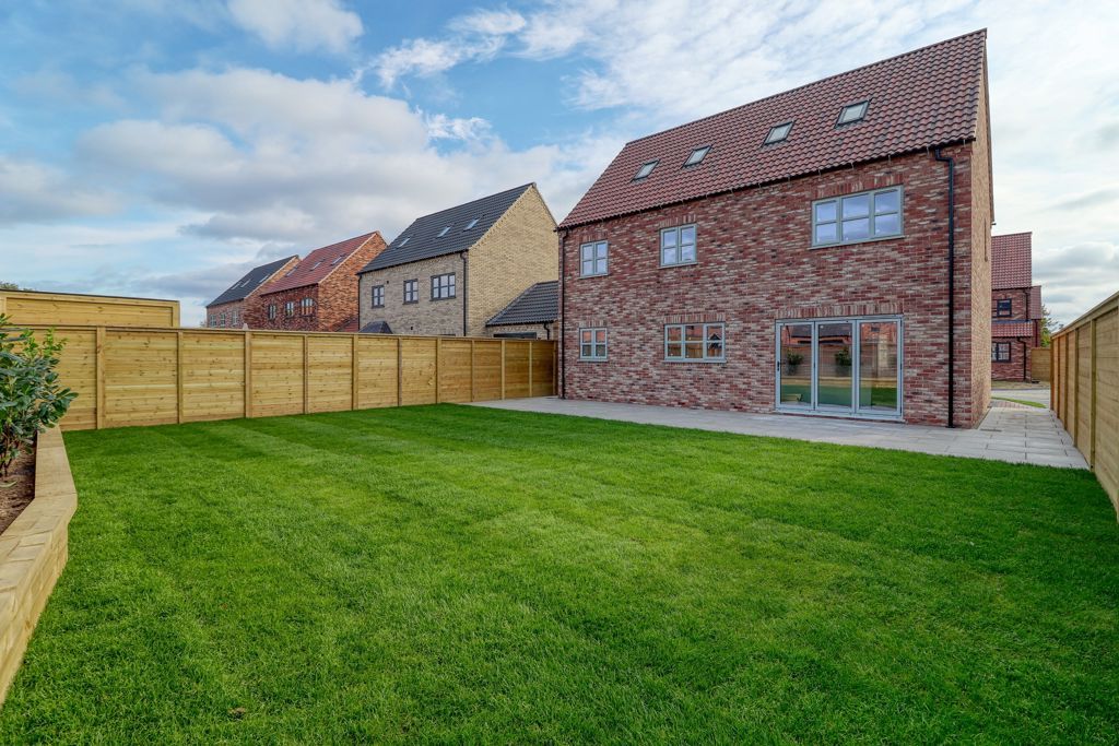 Property photo 3 of 16 Garden