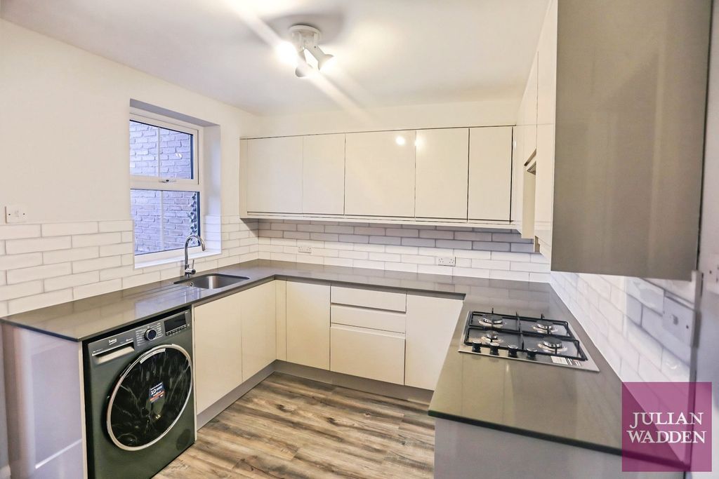 Property photo 3 of 11 Picture No. 27