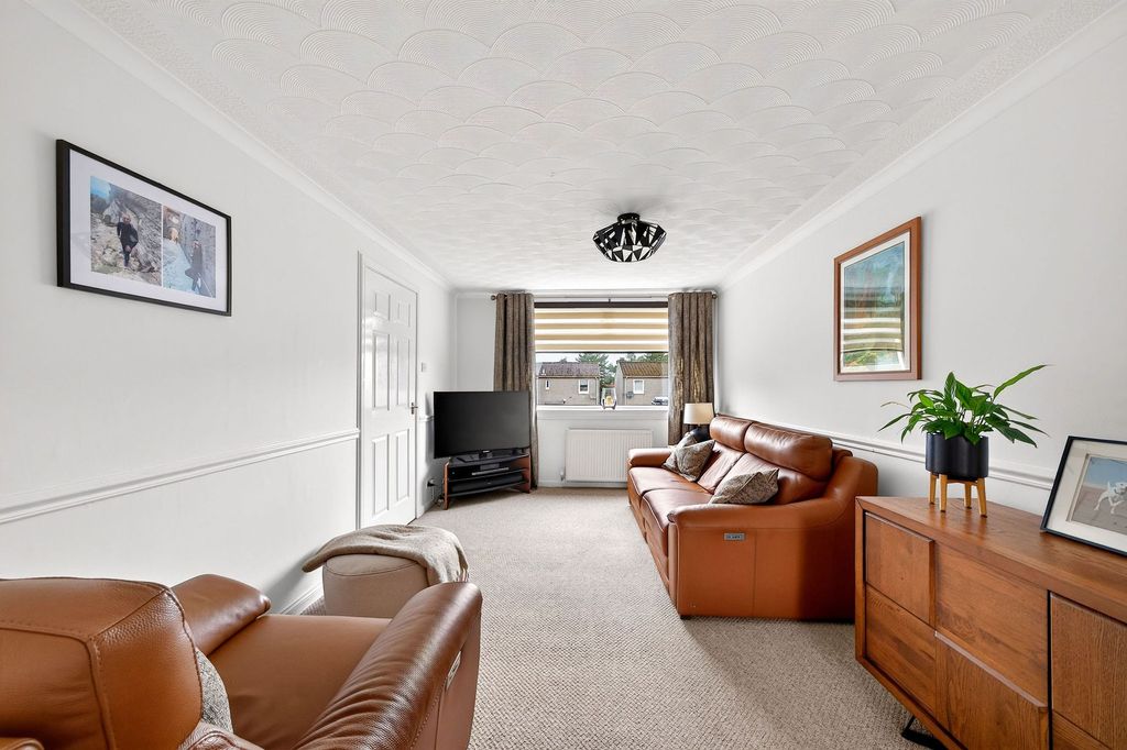 Property photo 3 of 45 Lounge
