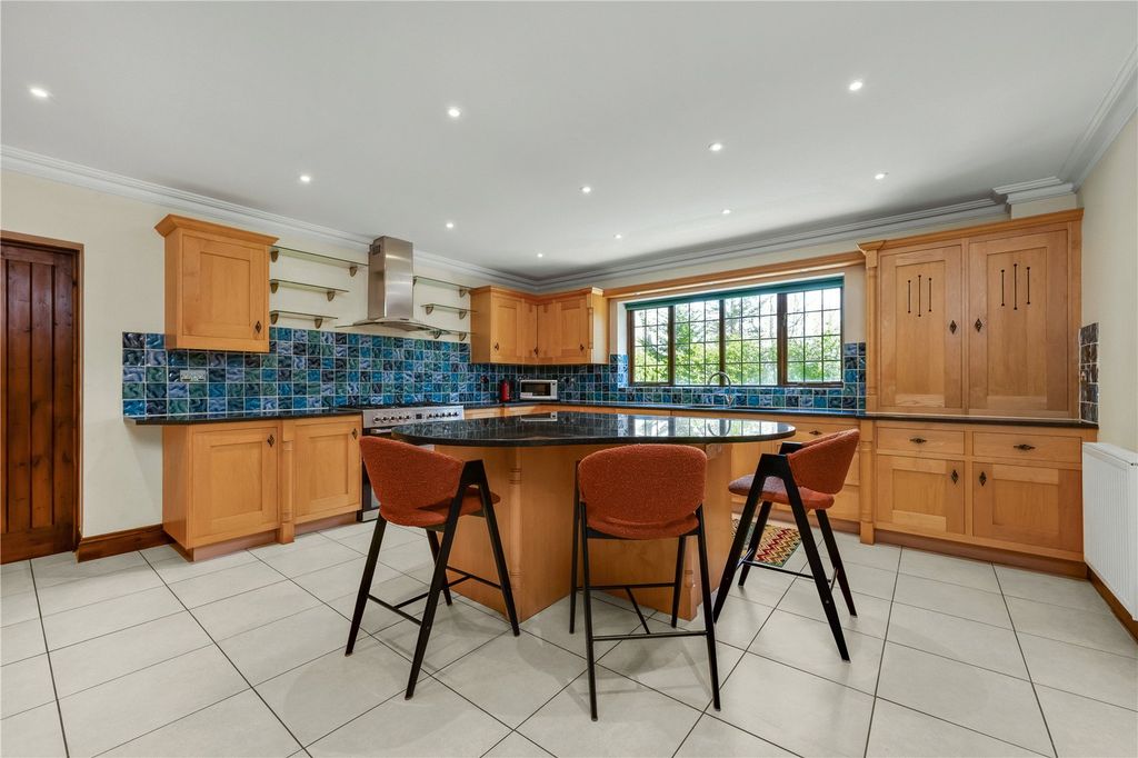 Property photo 3 of 18 Kitchen