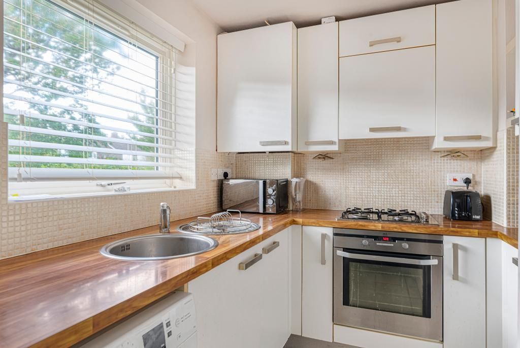 Property photo 2 of 8 Kitchen