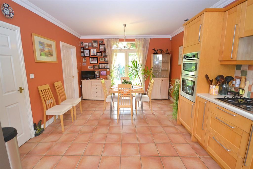 Property photo 2 of 29 30 (1).Png
