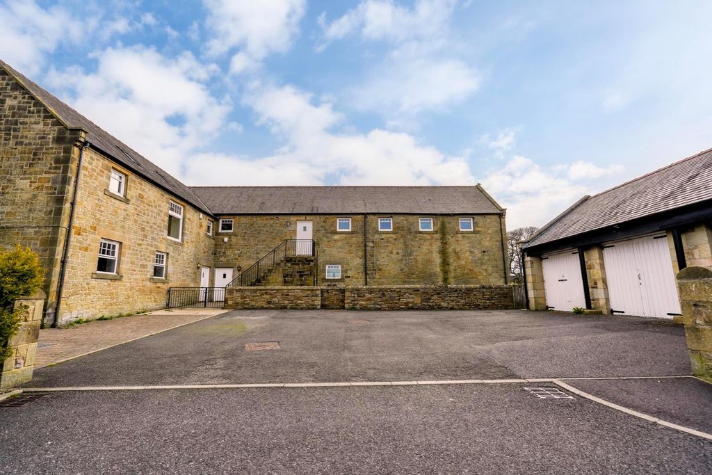 Property photo 1 of 10 External