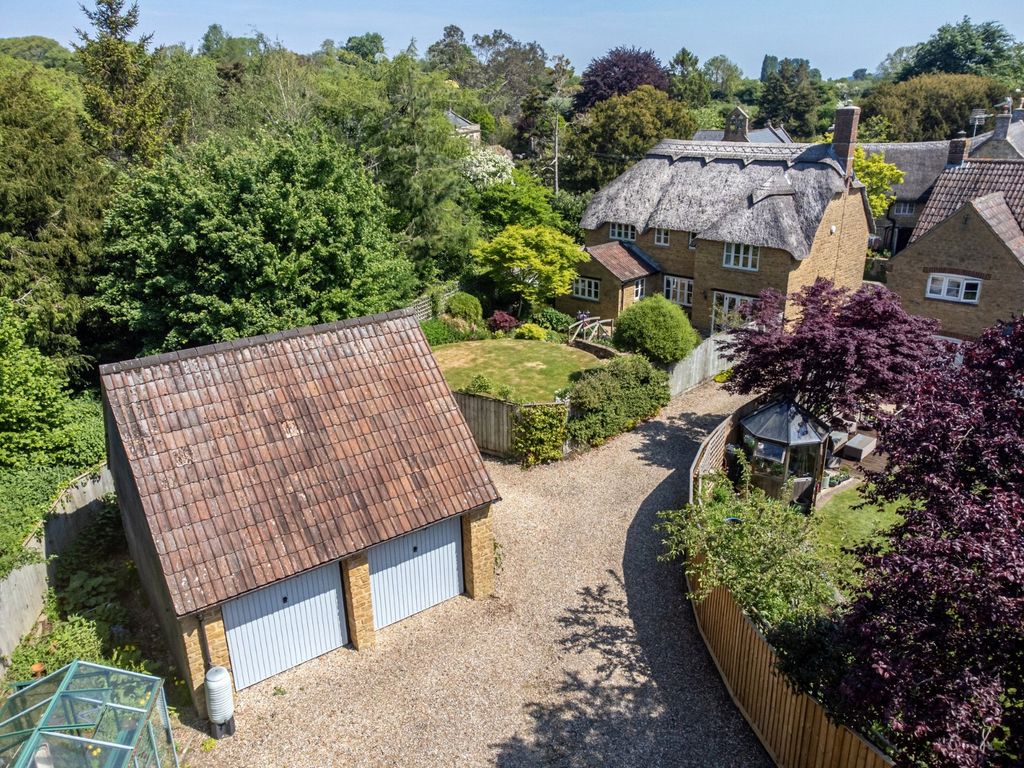 Property photo 1 of 39 Picture No. 27