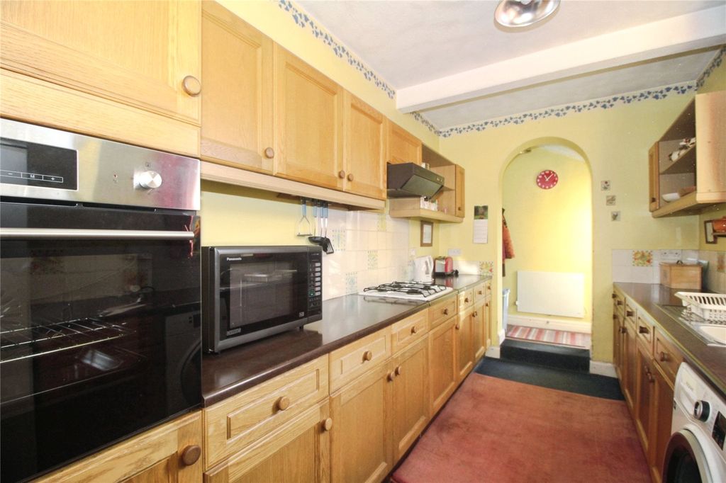 Property photo 2 of 9 Fitted Kitchen