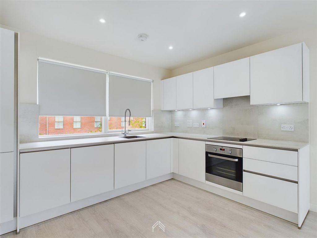 Property photo 3 of 16 Cam01353G0-Pr0061-Still005.Jpg