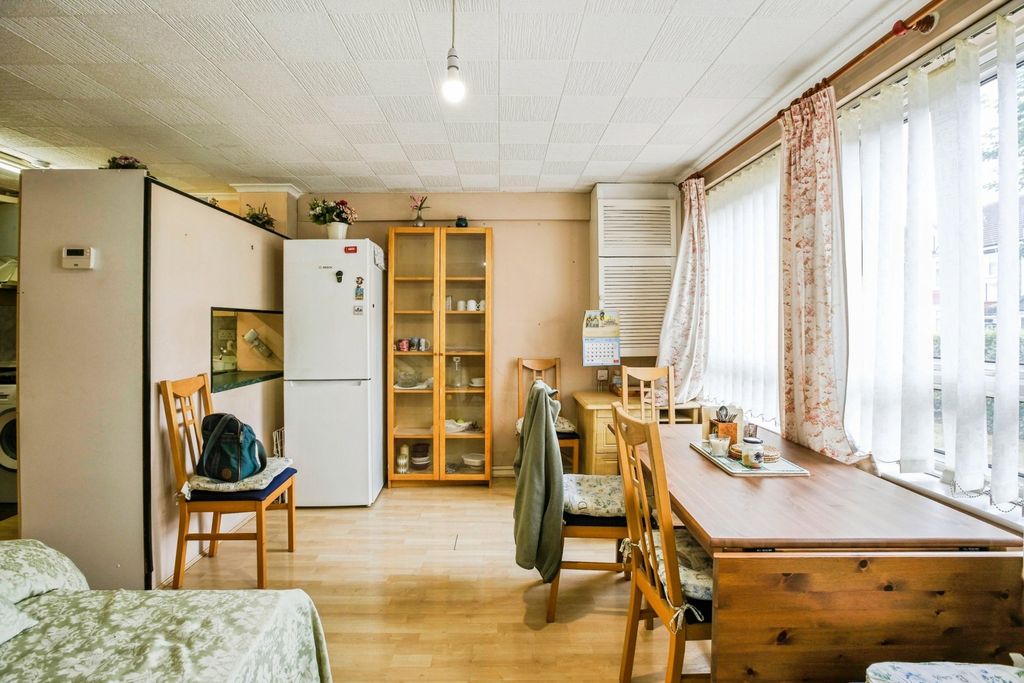 Property photo 2 of 16 Photo
