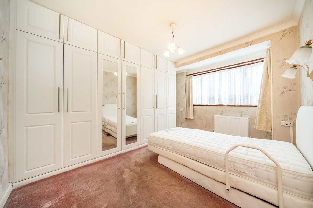 Property photo 3 of 6