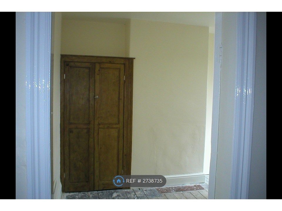 Property photo 2 of 9 Built In Bedroom Wardrobe