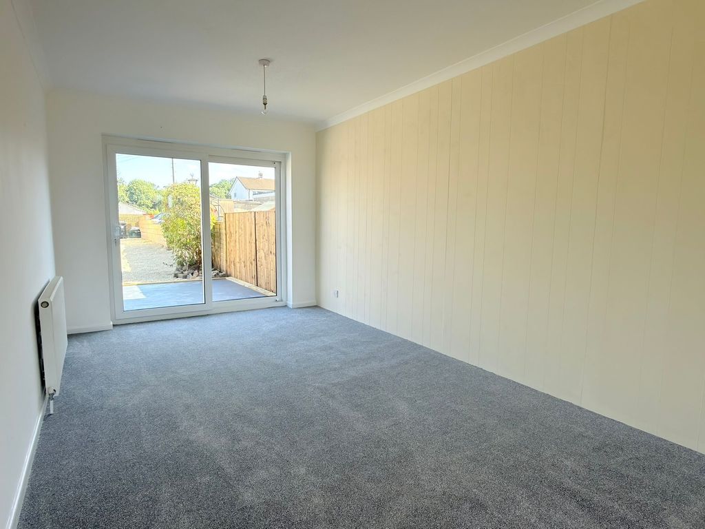 Property photo 3 of 11 Lounge/Dining Room