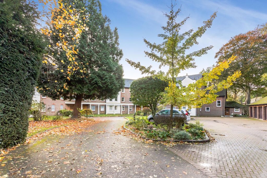 Additional image 15 of 2 bed flat for saleFairfield Road, East Grinstead RH19