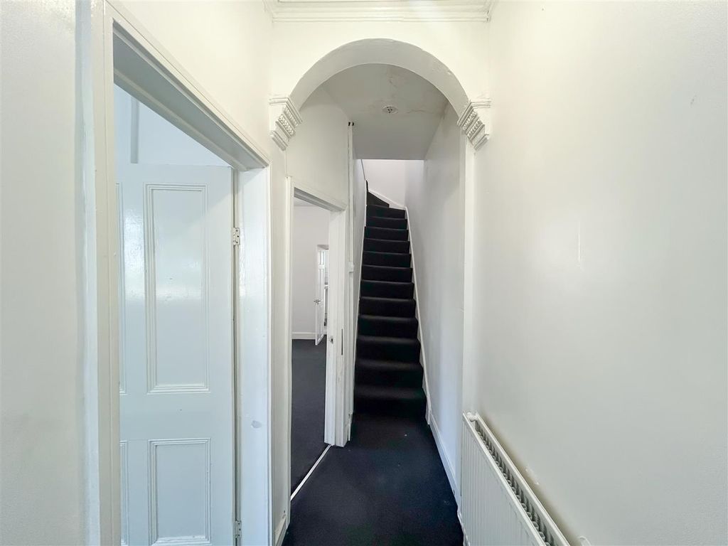 Property photo 2 of 20 1784033042_2_A6955d49-E481-4672-9562-Dcea88A9c43F.