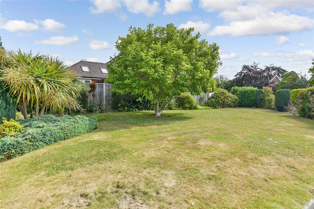 Property photo 3 of 9 Garden