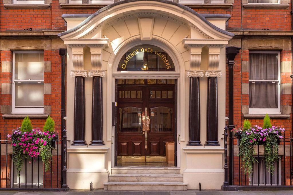 Property photo 1 of 21 Entrance