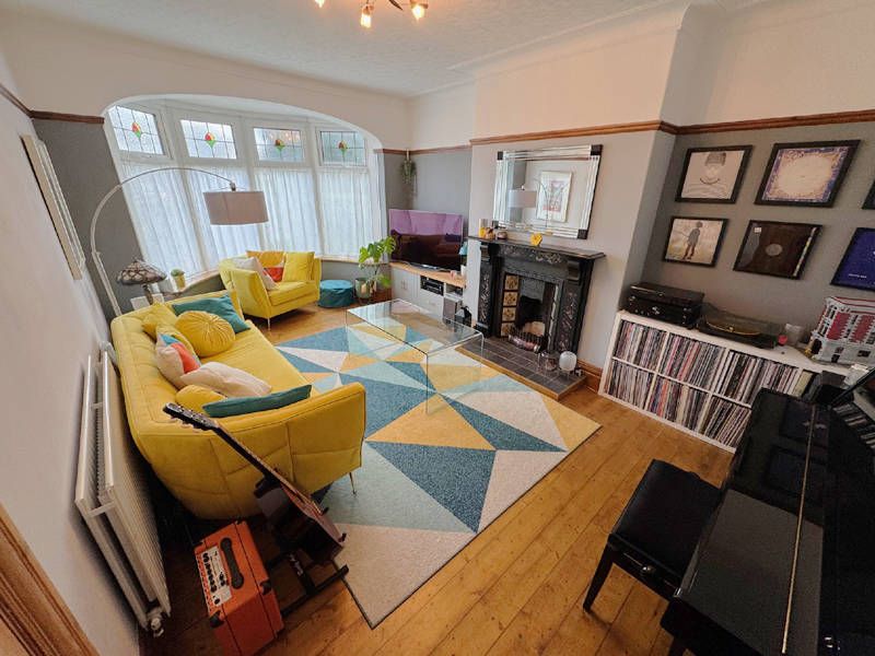 Property photo 2 of 30 Lounge