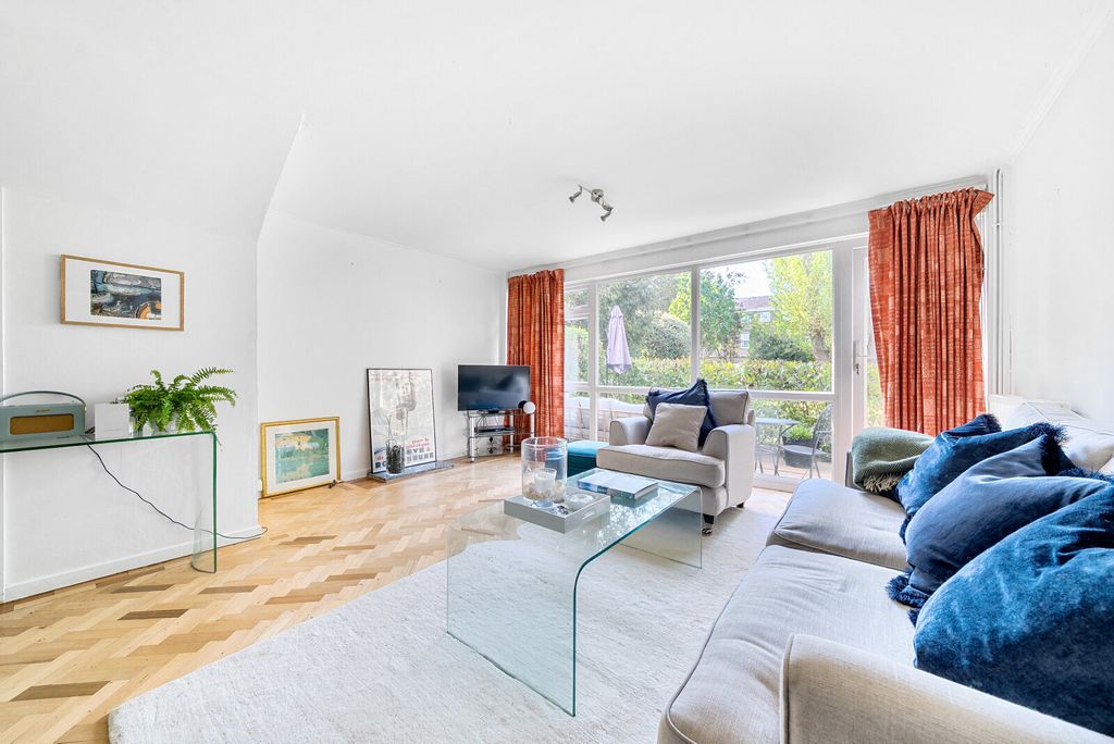 Property photo 3 of 13 1310783-17-68528c...