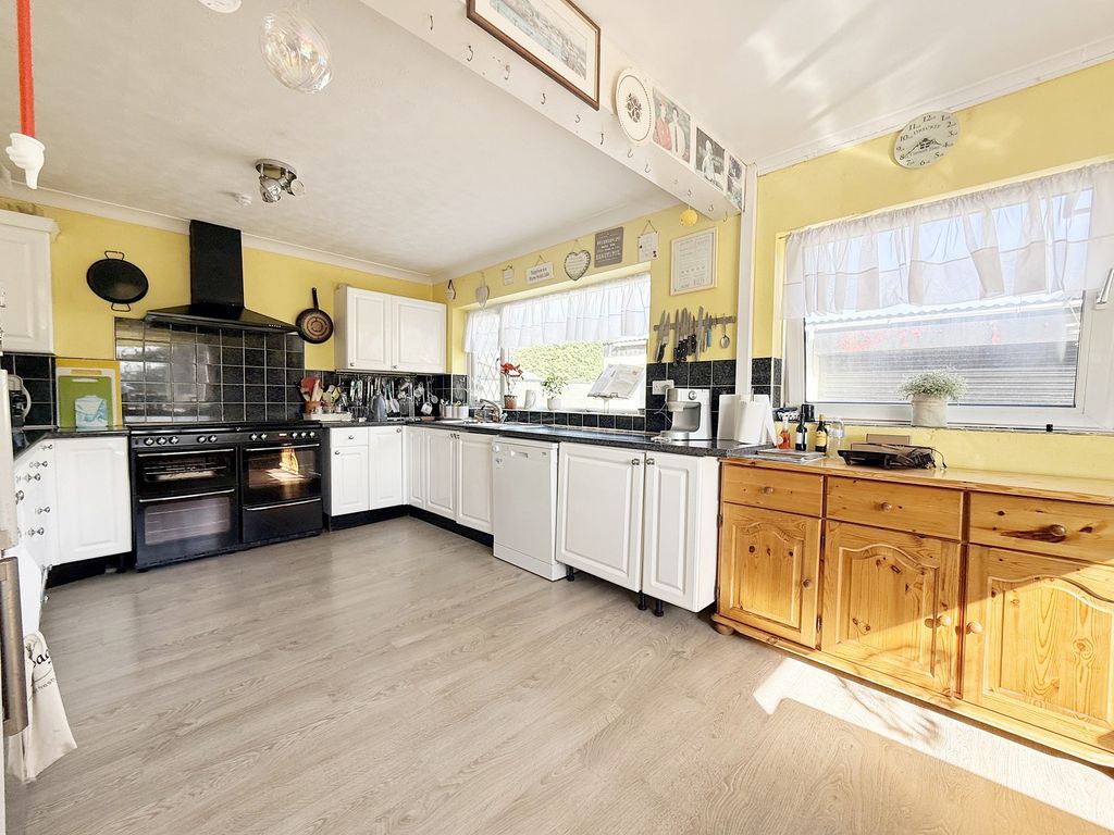 Property photo 3 of 25 Kitchen-Diner