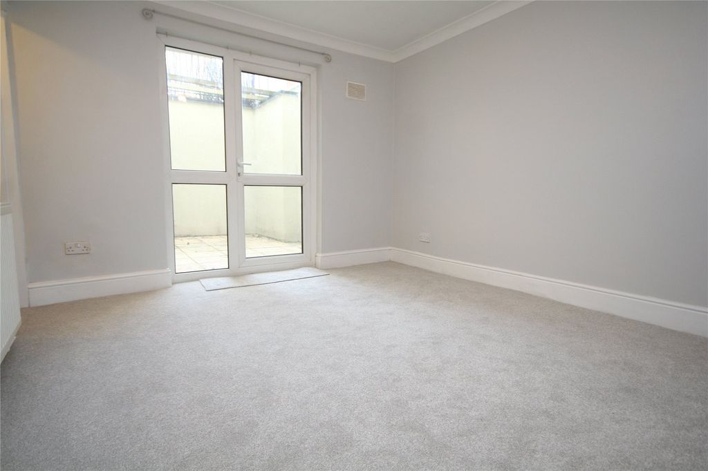Property photo 3 of 6 Picture No. 04