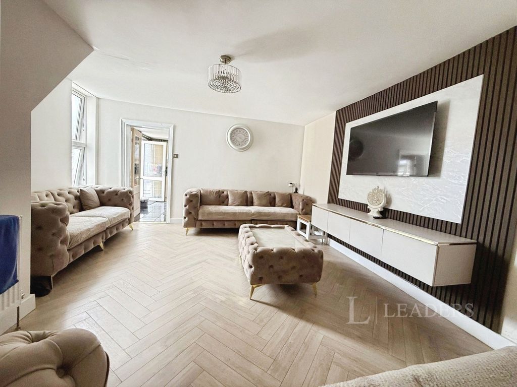 Property photo 3 of 18 Pbox-Img.Jpg