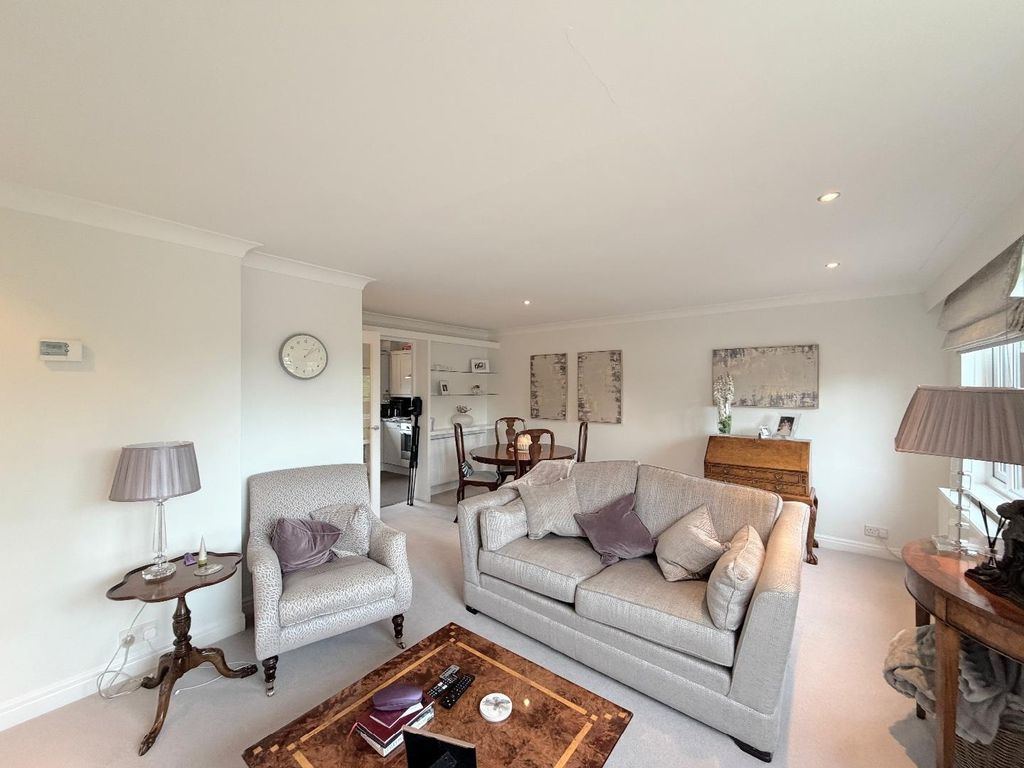 Property photo 2 of 12 Open Plan Lounge/Dining Area