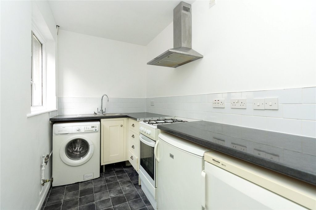 Property photo 2 of 15 Picture No. 11