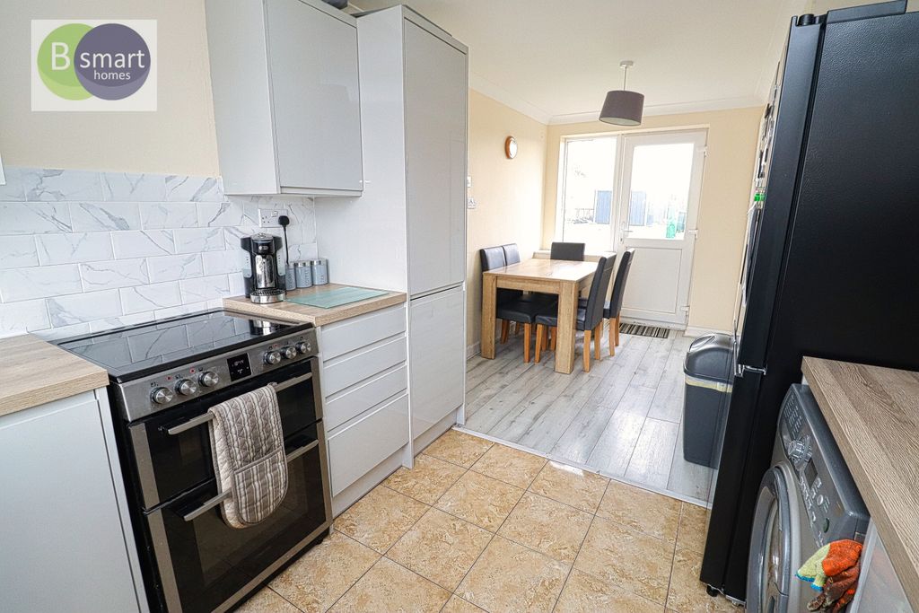 Property photo 3 of 18 Img_2674