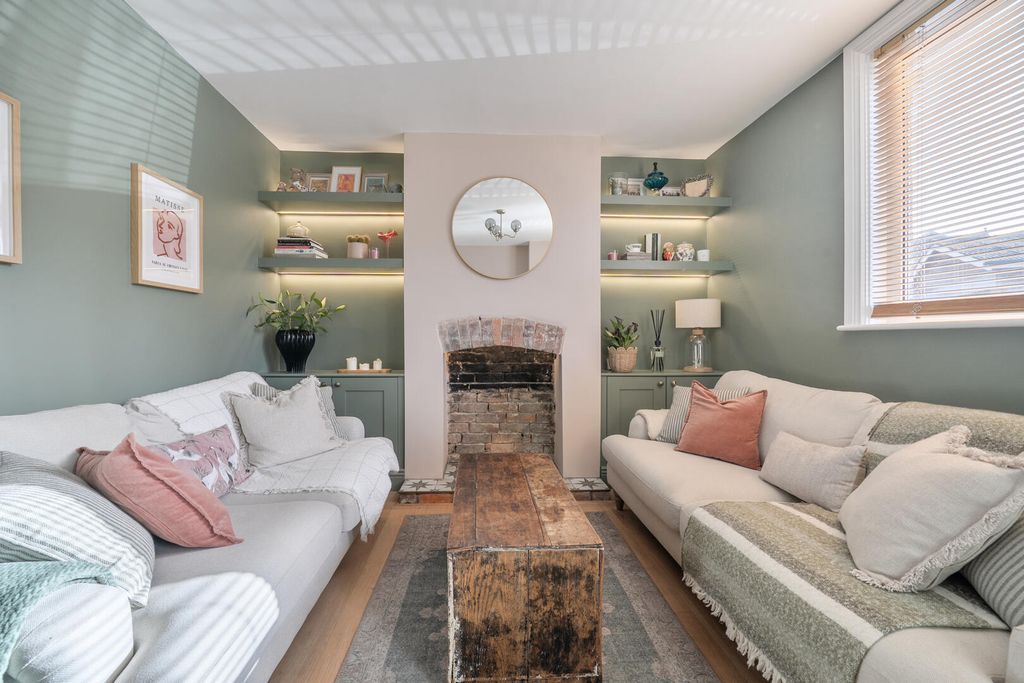 Property photo 3 of 20 Living Room