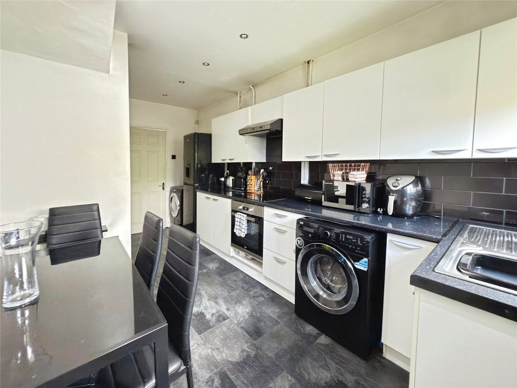 Property photo 2 of 13 Picture No. 12
