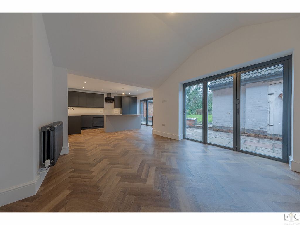 Property photo 2 of 32