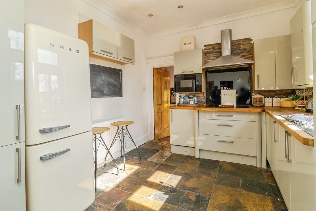 Property photo 3 of 24