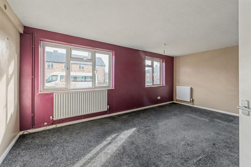 Property photo 2 of 17 Flat 69 Sutton Field, Whitehill, Bordon, Gu35 9Bs