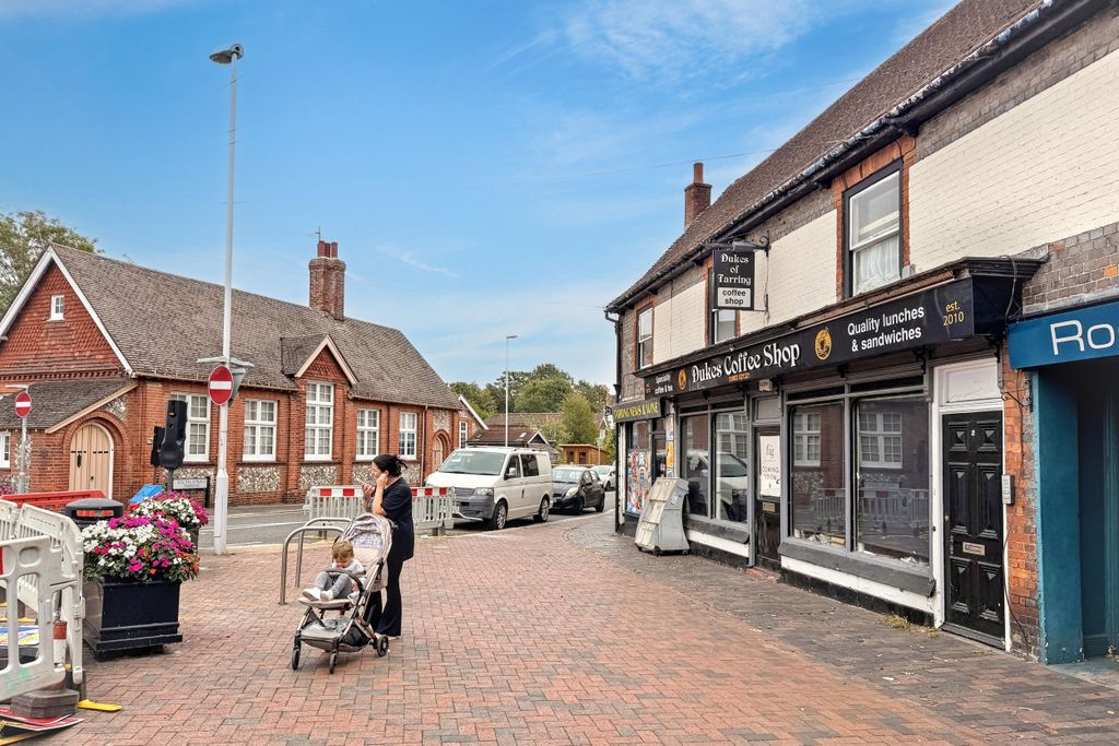Property photo 3 of 4 Market House, Church Road, Worthing Bn13 1Hf
