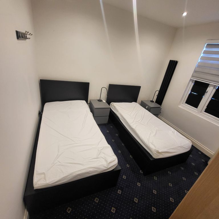 Property photo 1 of 2 Cozy Room For Rent, Ilford Ig1