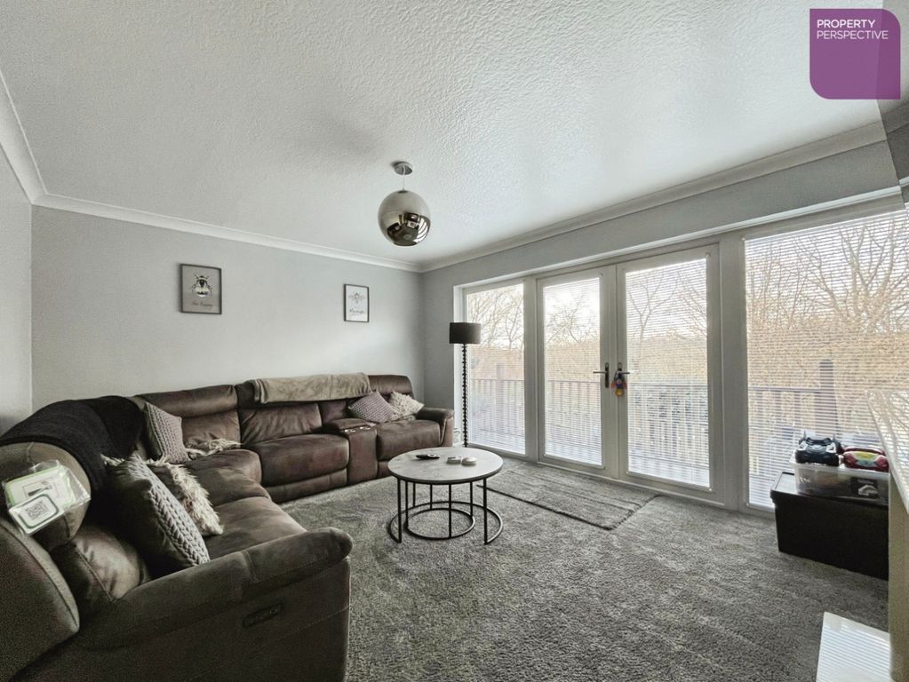 Property photo 2 of 17 Living Room