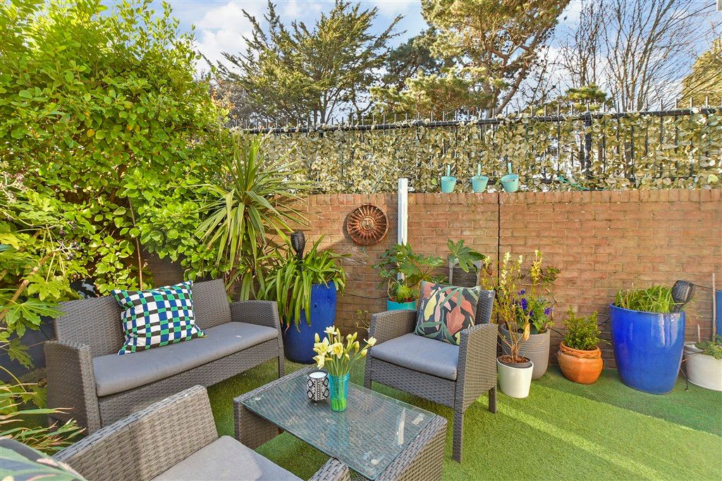 Property photo 2 of 12 Garden