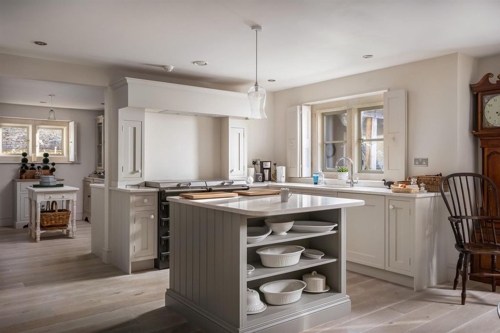 Property photo 2 of 33 27 - Dovecote Cottage - Gl7 5Ng - Web.Jpg