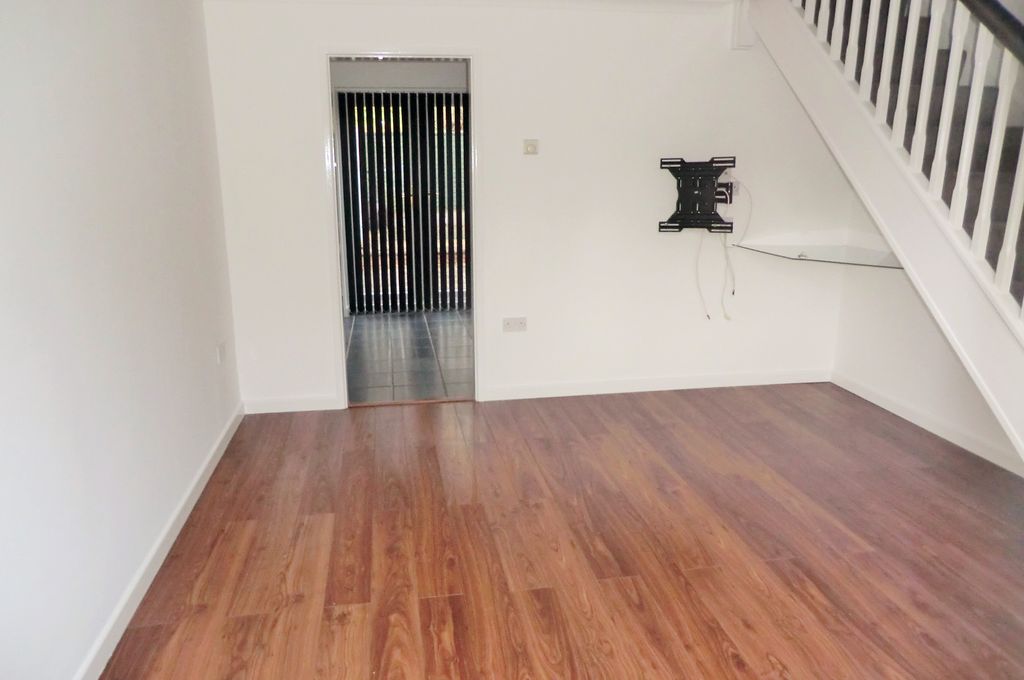 Property photo 3 of 13 Lounge