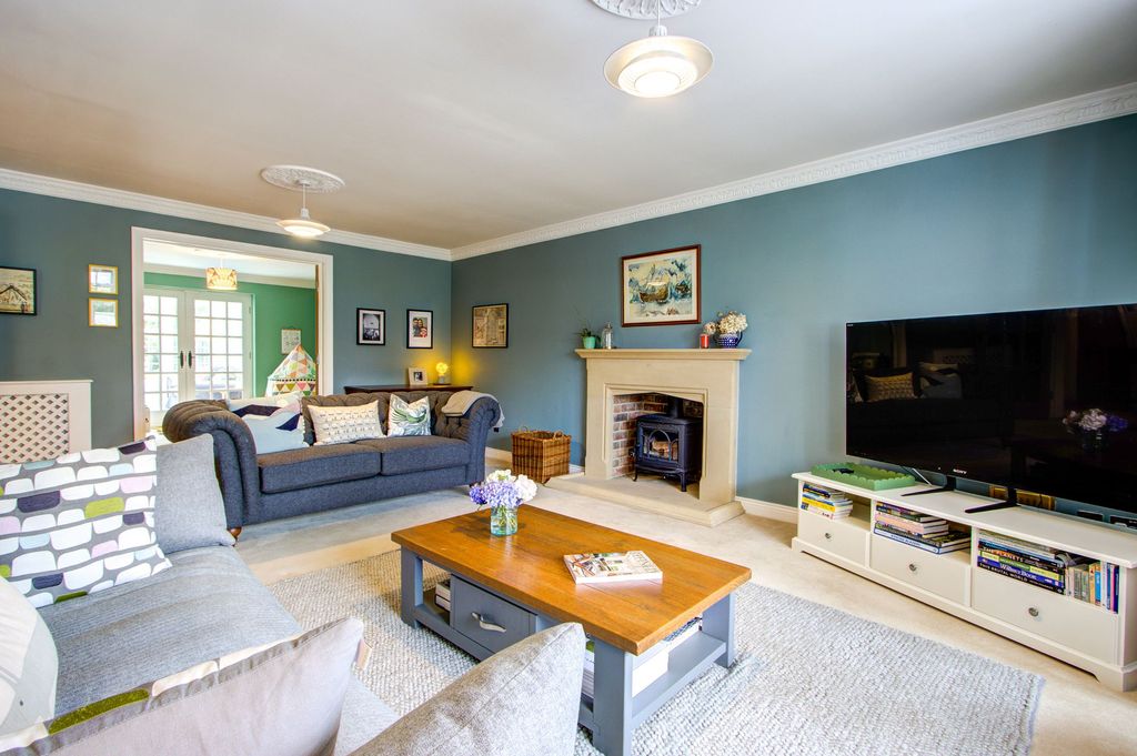 Property photo 3 of 40 Sitting Room