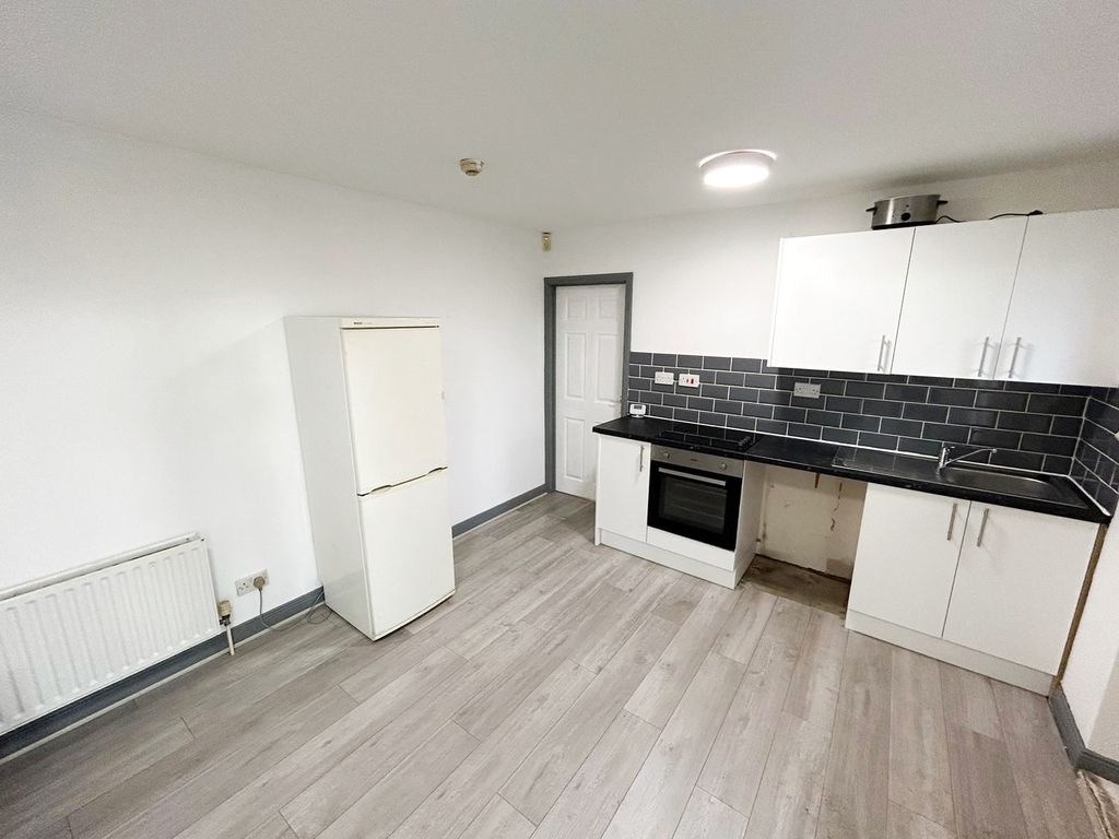 Property photo 1 of 7 Kitchen