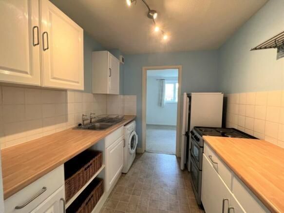 Property photo 2 of 6 Kitchen