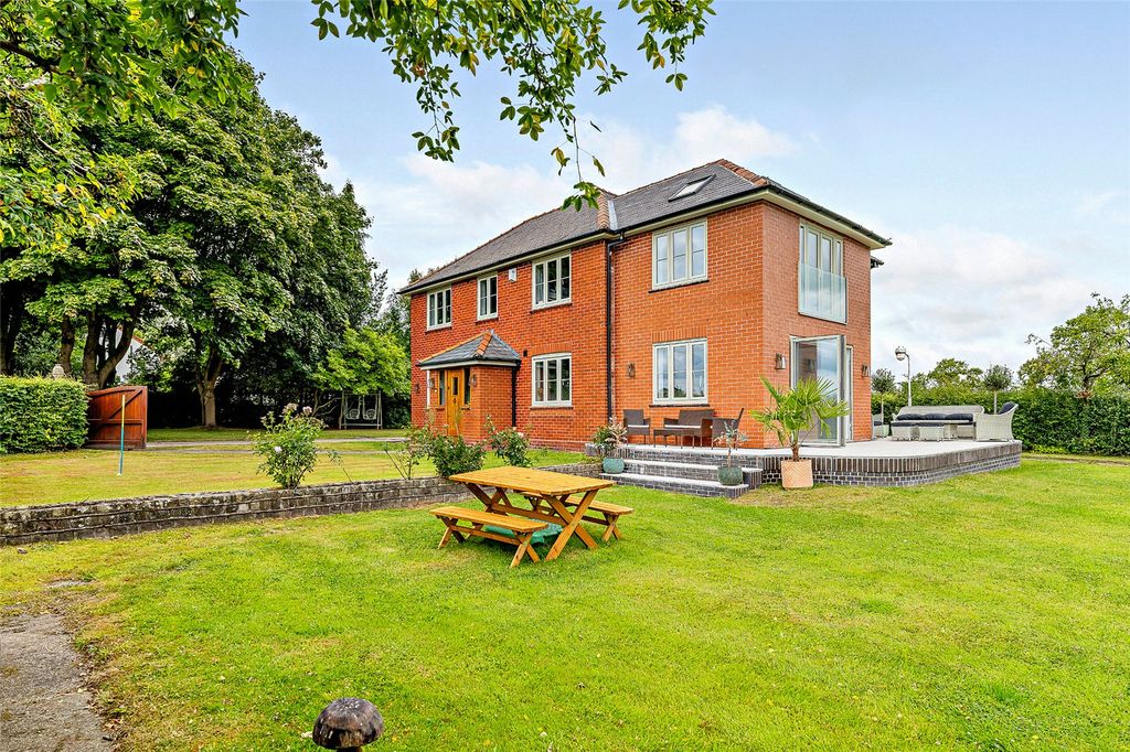 Property photo 3 of 30 Garden